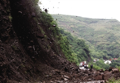 �����������h��ͨ�������l(xi��ng)�Ĺ�·ˮ�͎r�ضγ��F��������·�����������ͨ���؞ą^(q��)�ĵ�·�������¾���ӛ�� ���F�� �z