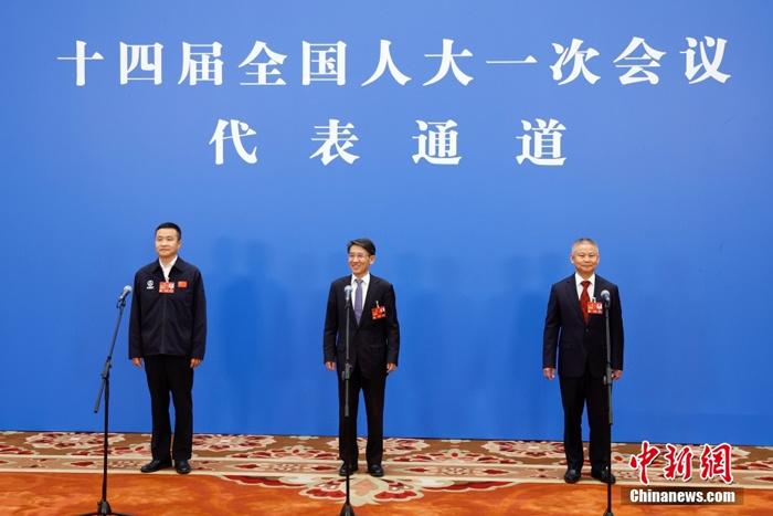 十四屆全國人大一次會(huì)議舉行第二場(chǎng)“代表通道”采訪活動(dòng)