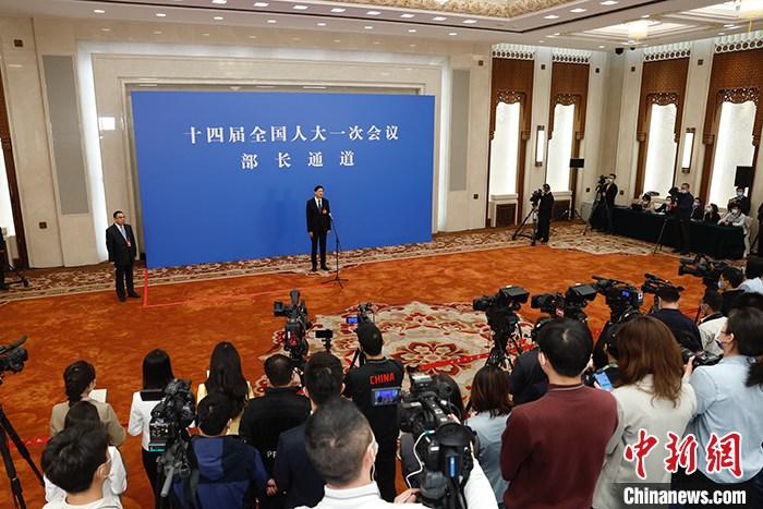 十四屆全國人大一次會(huì)議舉行第三場“部長通道”采訪活動(dòng)