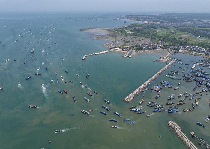 海南萬艘漁船出港“耕?！?>
     <p>海南萬艘漁船出港“耕海”</p>
</a>
        </div>
    </div>
    <!--推薦圖集end-->
    <div   id=