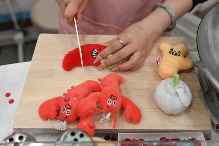 成人“過家家”來(lái)了！長(zhǎng)沙湘菜版jellycat受捧