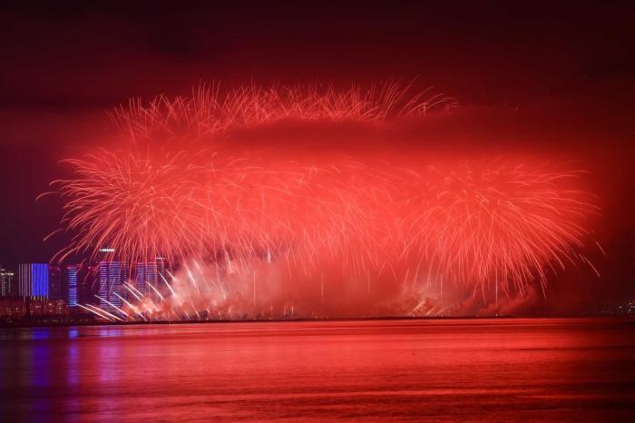 ?？谠鼰熁ㄍ頃c亮夜空