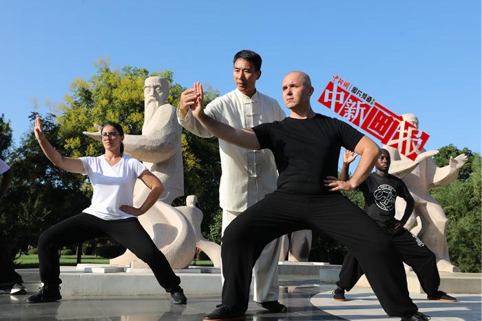 “China Travel”持續(xù)火熱 老外在中國(guó)越來(lái)越會(huì)玩了