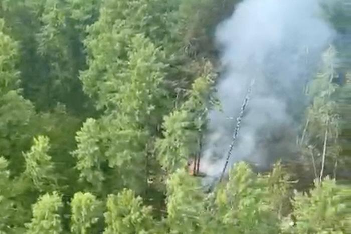 俄羅斯一架飛機(jī)失事 墜機(jī)現(xiàn)場升起煙霧