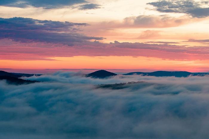 晨觀內(nèi)蒙古大興安嶺云巔日出