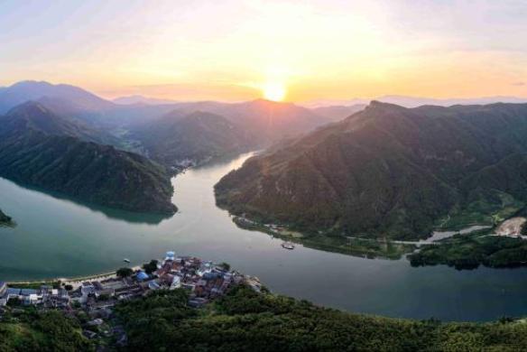 廣西三江：霞映三江口 風(fēng)光如畫(huà)