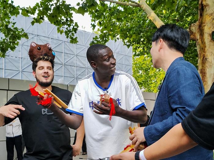 網(wǎng)紅“無(wú)語(yǔ)哥”開(kāi)啟天津文化之旅