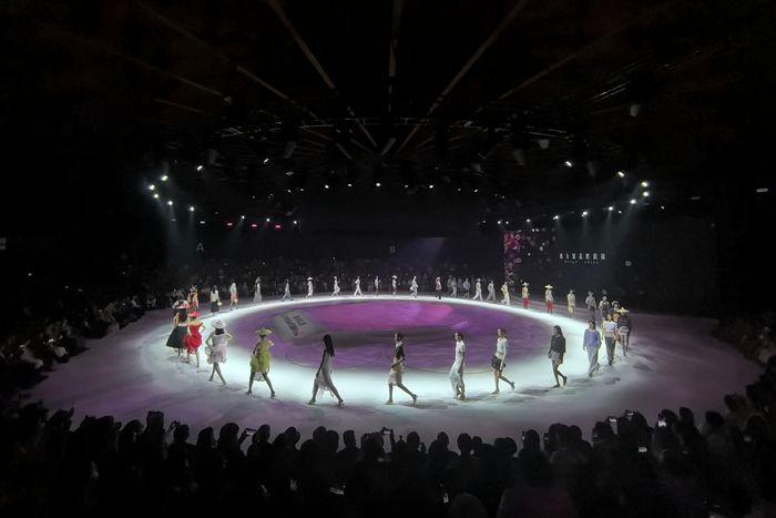 惠安女服飾壓軸亮相中國國際時(shí)裝周