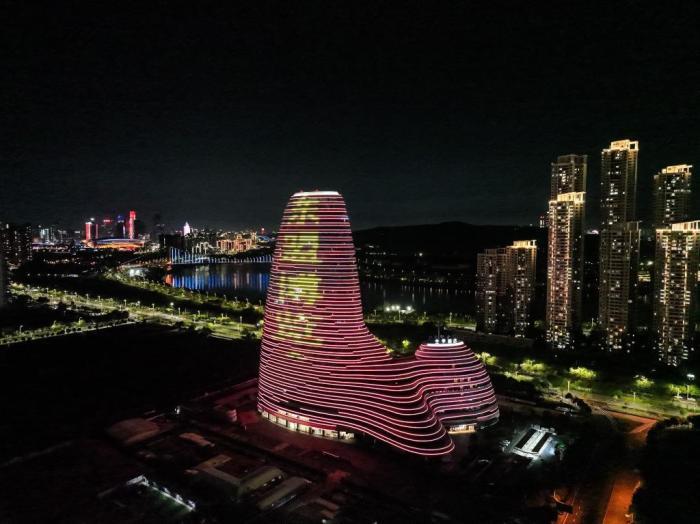 廣西南寧高樓、地標(biāo)“點(diǎn)燈”迎東博