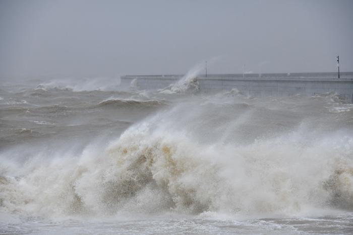 強(qiáng)臺風(fēng)逼近 ?？诟浇Ｓ蛳凭蘩?>
     <p>強(qiáng)臺風(fēng)逼近 ?？诟浇Ｓ蛳凭蘩?/p>
</a>
        </div>
    </div>
    <!--推薦圖集end-->
    <div   id=