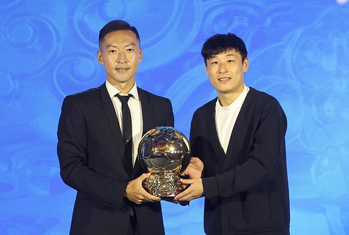 吳曦獲得中國金球獎(jiǎng)