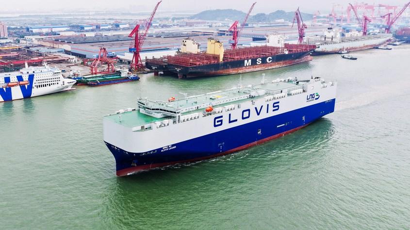 全球首艘萬車級汽車運(yùn)輸船出海試航