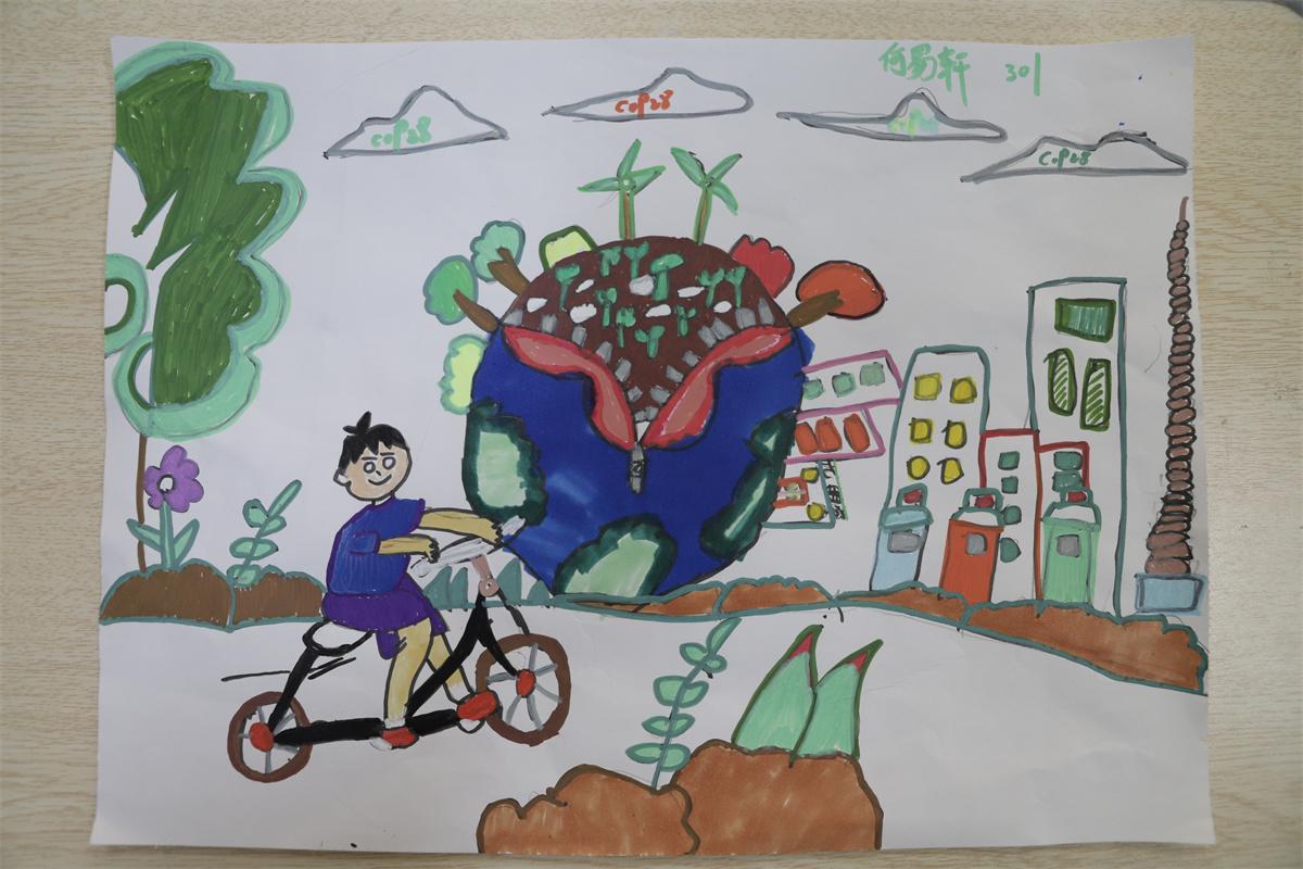 《綠色出行，紅色出行》 何易軒 9歲