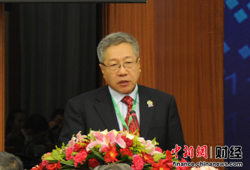 鄭秉文:2011年城鎮(zhèn)基本養(yǎng)老保險(xiǎn)基金結(jié)余幾乎為零