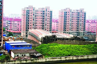 �����ĘǷ�λ�ں�߅���ײ��۔��ˮ������¶������