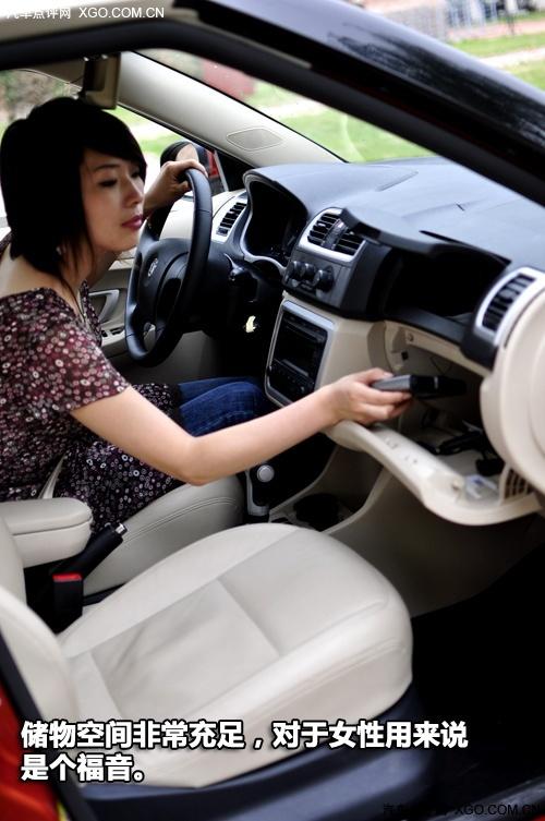 空間不輸緊湊型車 斯柯達(dá)晶銳詳細(xì)體驗