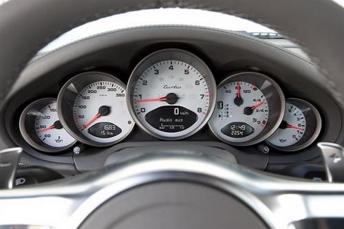 �C�����|������ԇ�{���r���¿�911 Turbo