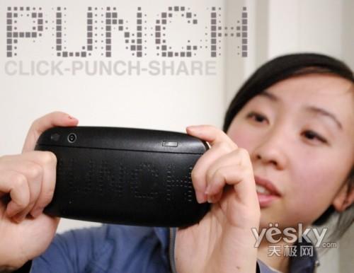 能“捶”出照片的照相機(jī) Punch Camera