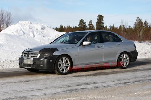 預(yù)計(jì)年底上市 2011款奔馳C級(jí)清晰諜照