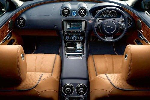 挑戰(zhàn)奢華極限 捷豹XJ3.0D決戰(zhàn)寶馬730D 汽車(chē)之家 挑戰(zhàn)奢華極限 捷豹XJ3.0D決戰(zhàn)寶馬730D 汽車(chē)之家