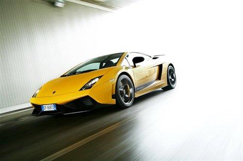 ��ŭ�Ĺ�ţ ԇ�{�m������Superleggera ��܇֮��