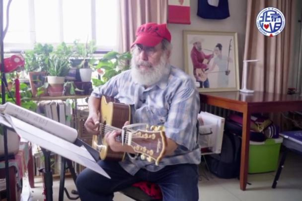 自彈自唱，我把中國唱給你聽