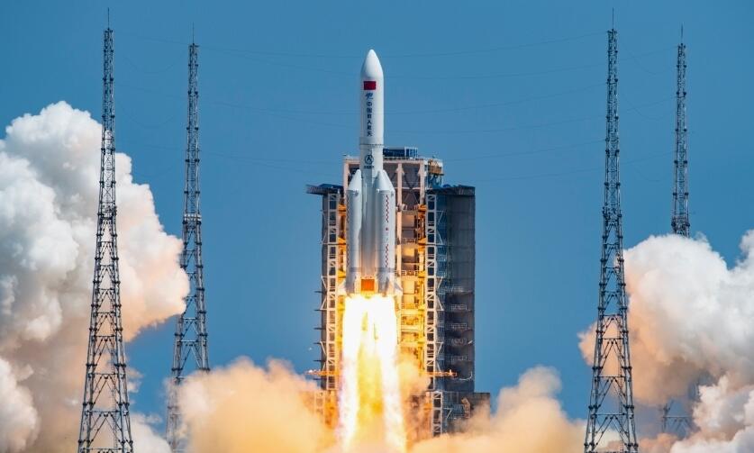 十年鏗鏘步，中國(guó)新坐標(biāo)<p>以非凡十年的奮進(jìn)征程為縱軸，以時(shí)代先鋒的擔(dān)當(dāng)作為為橫軸，立于新時(shí)代中國(guó)的現(xiàn)實(shí)原點(diǎn)，來(lái)路星光燦燦，今朝群英堂堂。<p>