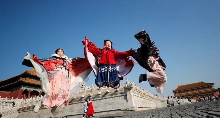 國潮俘獲“Z世代”，中國人審美旨趣向內看