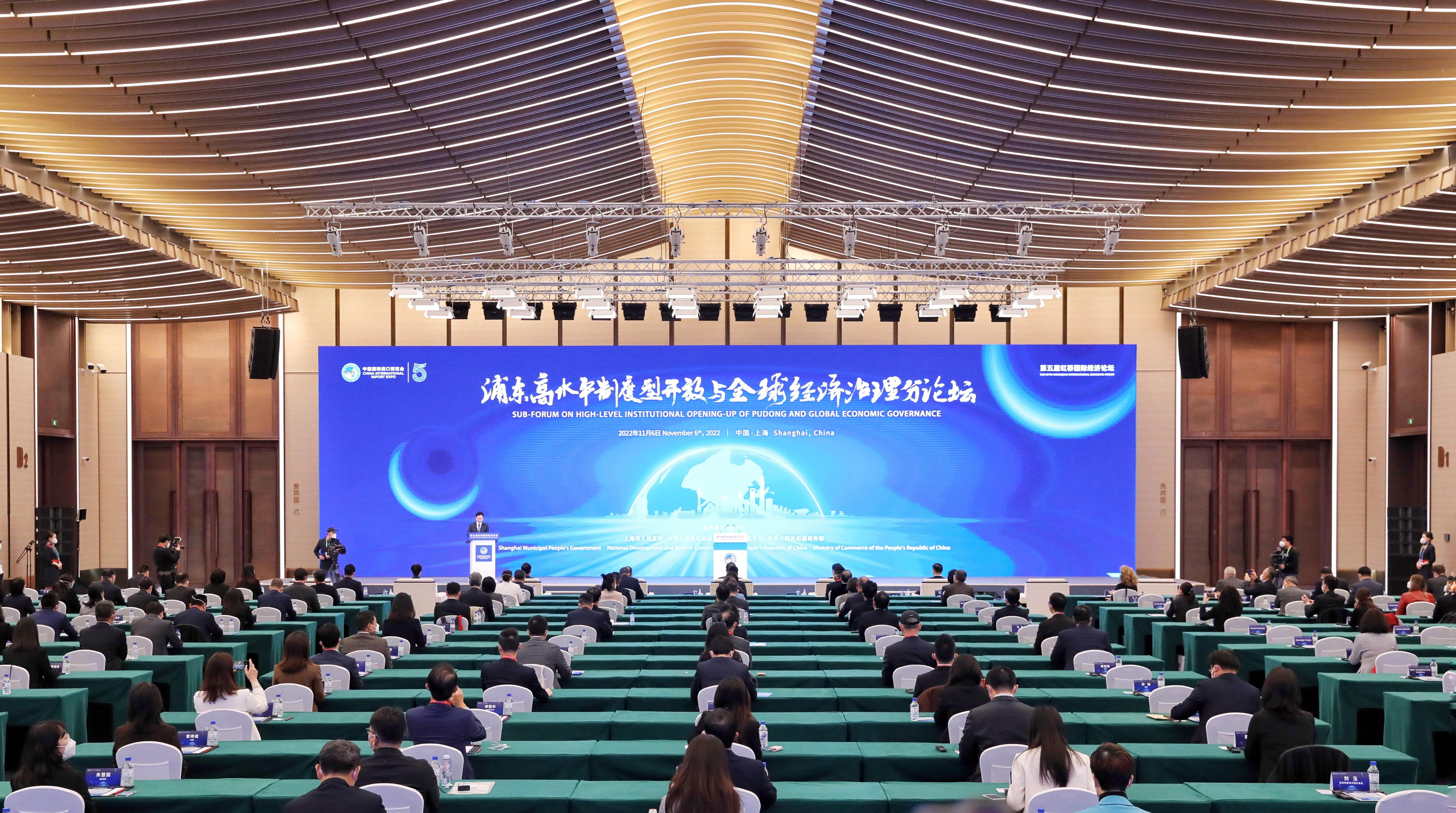 <h2>全球市場主體“解碼”浦東引力</h2><p>作為中國改革開放的一面旗幟，浦東始終挺立在對外開放的最前沿。對于全球的市場主體而言，浦東有著非同一般的引力。</p>