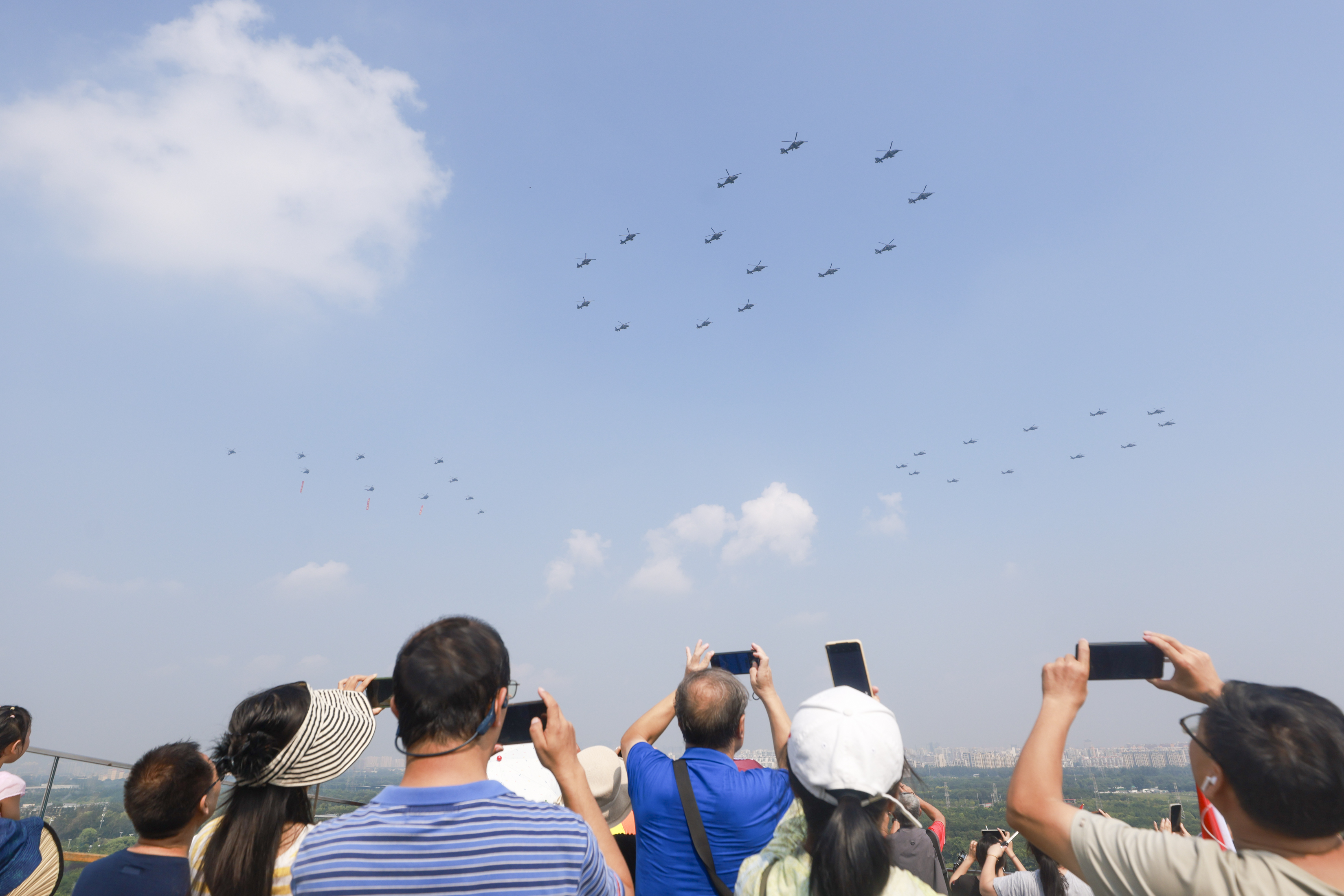 民眾關(guān)注空中梯隊