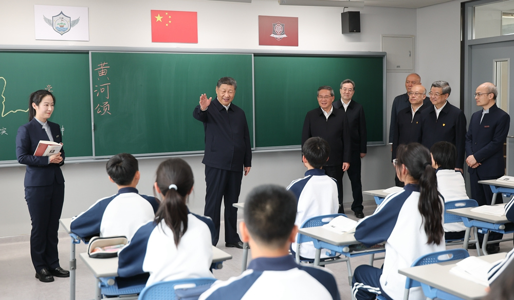 習(xí)近平在河北雄安新區(qū)考察并主持召開深入推進(jìn)雄安新區(qū)高質(zhì)量建設(shè)和發(fā)展座談會(huì)