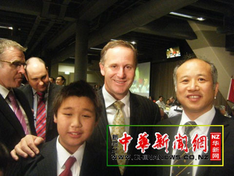 新西蘭華商“愛心競價(jià)”賑災(zāi)捐款 善舉感動總理