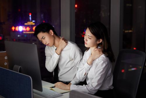 久坐傷身！中醫(yī)教你三組動(dòng)作緩解肩頸疲勞