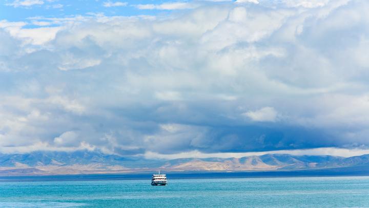 江山如此多嬌 | 青海湖不遠(yuǎn)，馬鼻子下湖泊含鹽