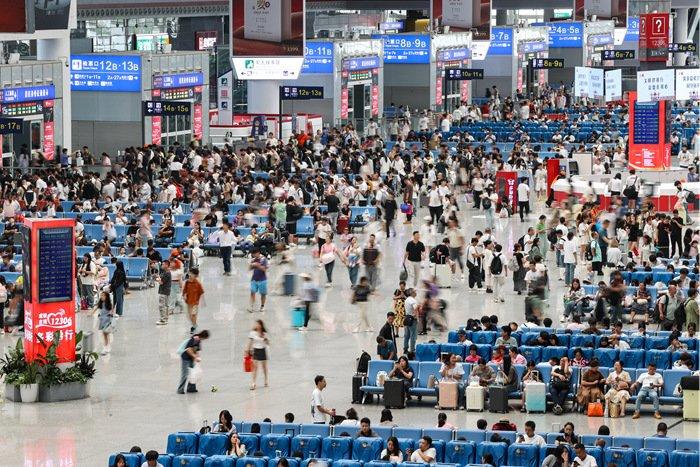 貴陽(yáng)北站迎中秋假期返程客流