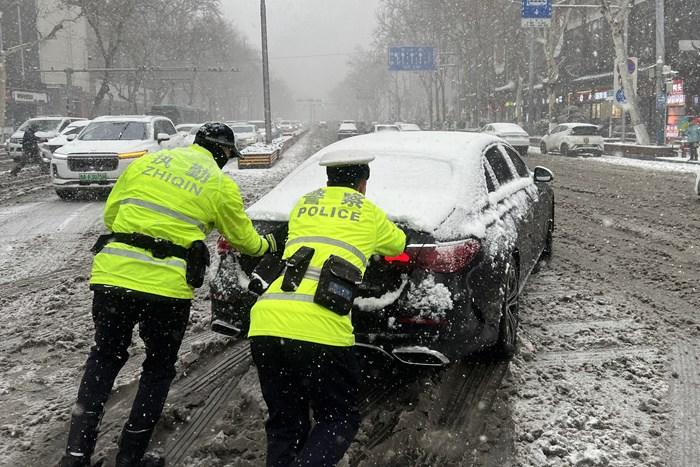 積雪深度超15厘米！濟(jì)南發(fā)布暴雪紅色預(yù)警
