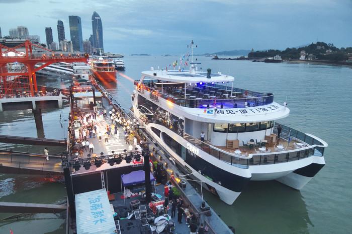 中國(guó)首艘純電海上旅游客船在廈門首航