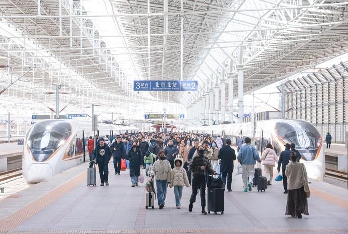 春節(jié)假期最后一天 全國(guó)鐵路迎返程客流高峰